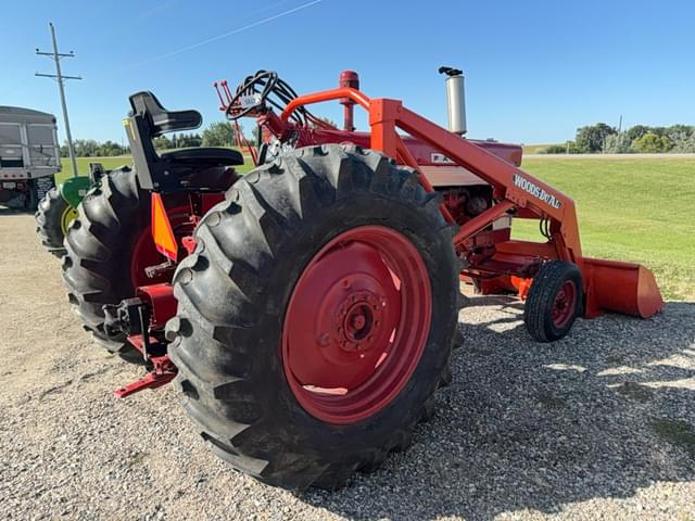 Image of International Harvester 560 equipment image 3