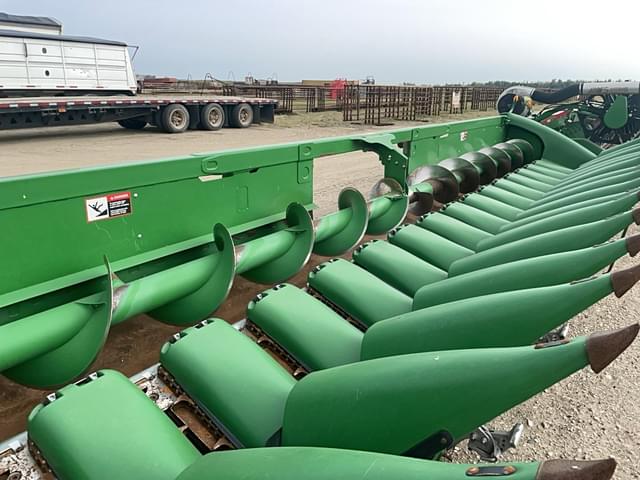 Image of John Deere 618C equipment image 4