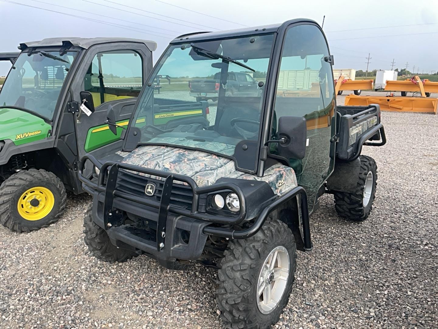 2013 John Deere Gator XUV 825i Equipment Image0