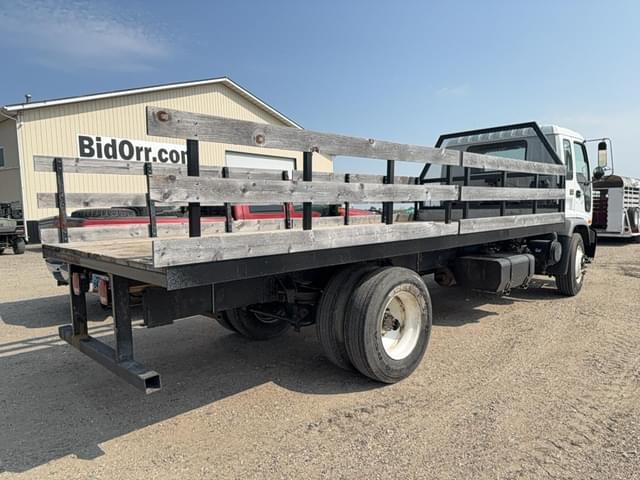 Image of GMC T7500 equipment image 3