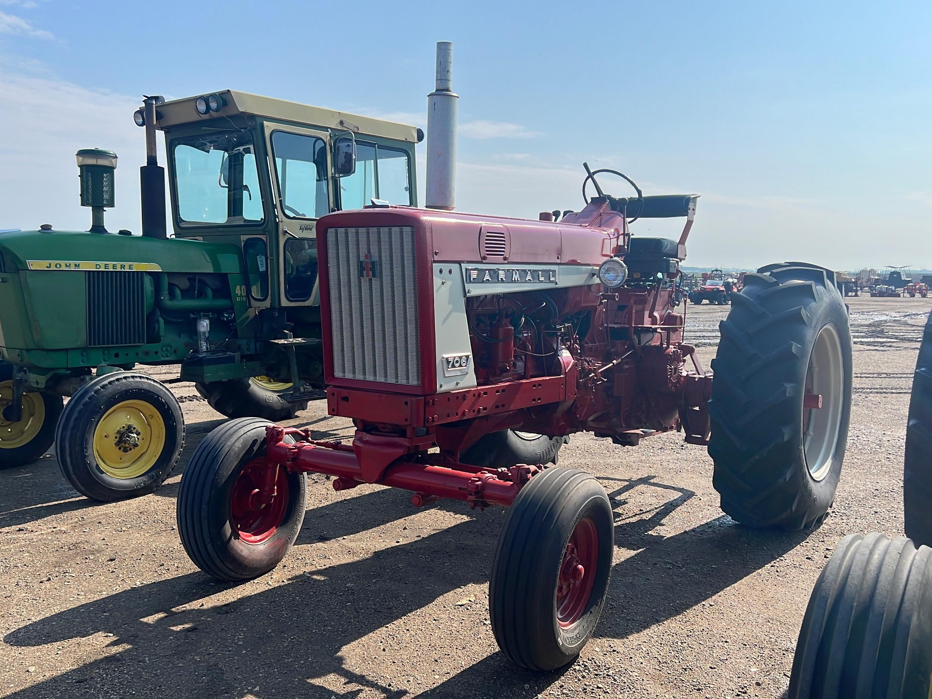 Main image International Harvester 706