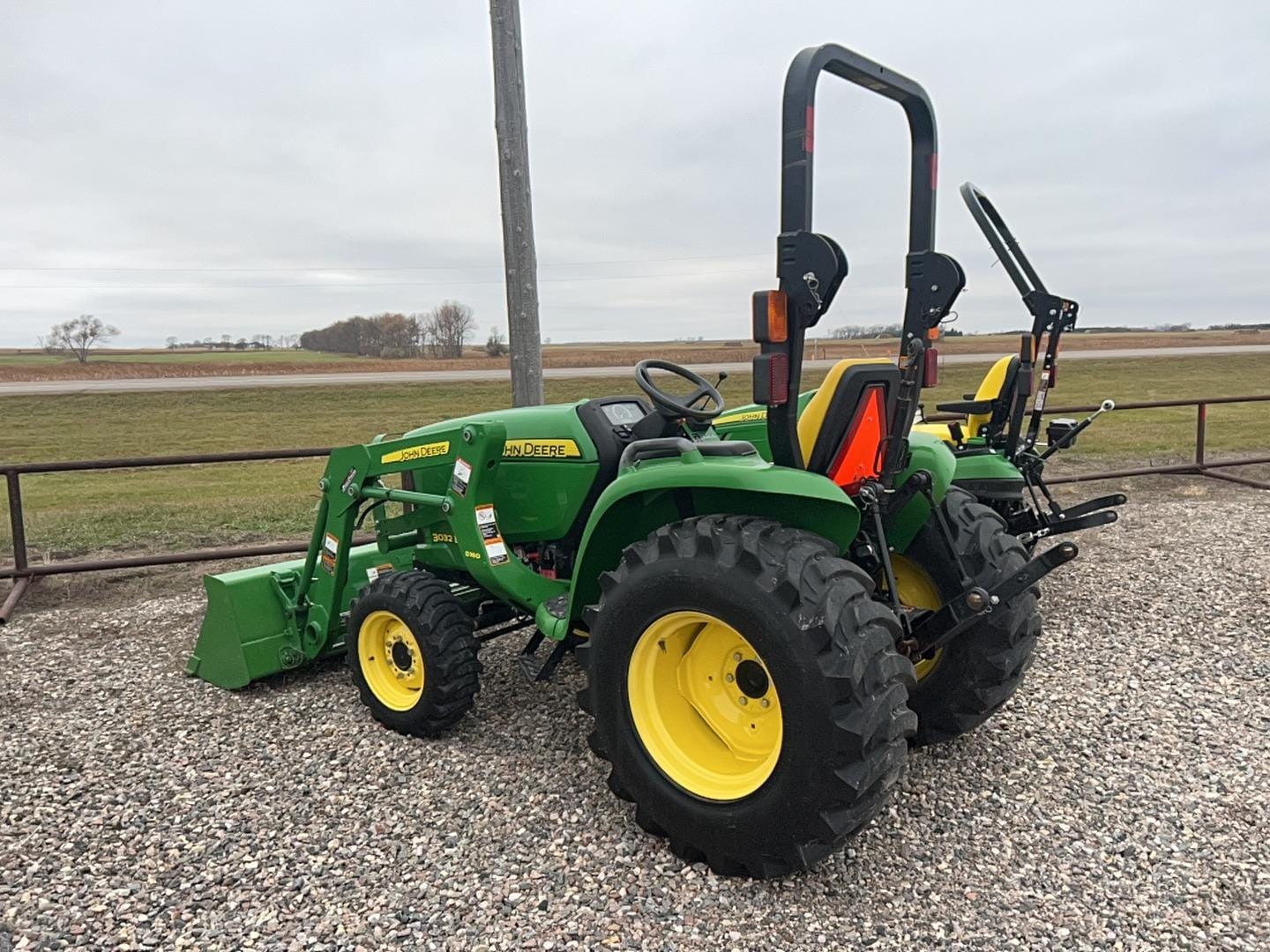 Main image John Deere 3032E