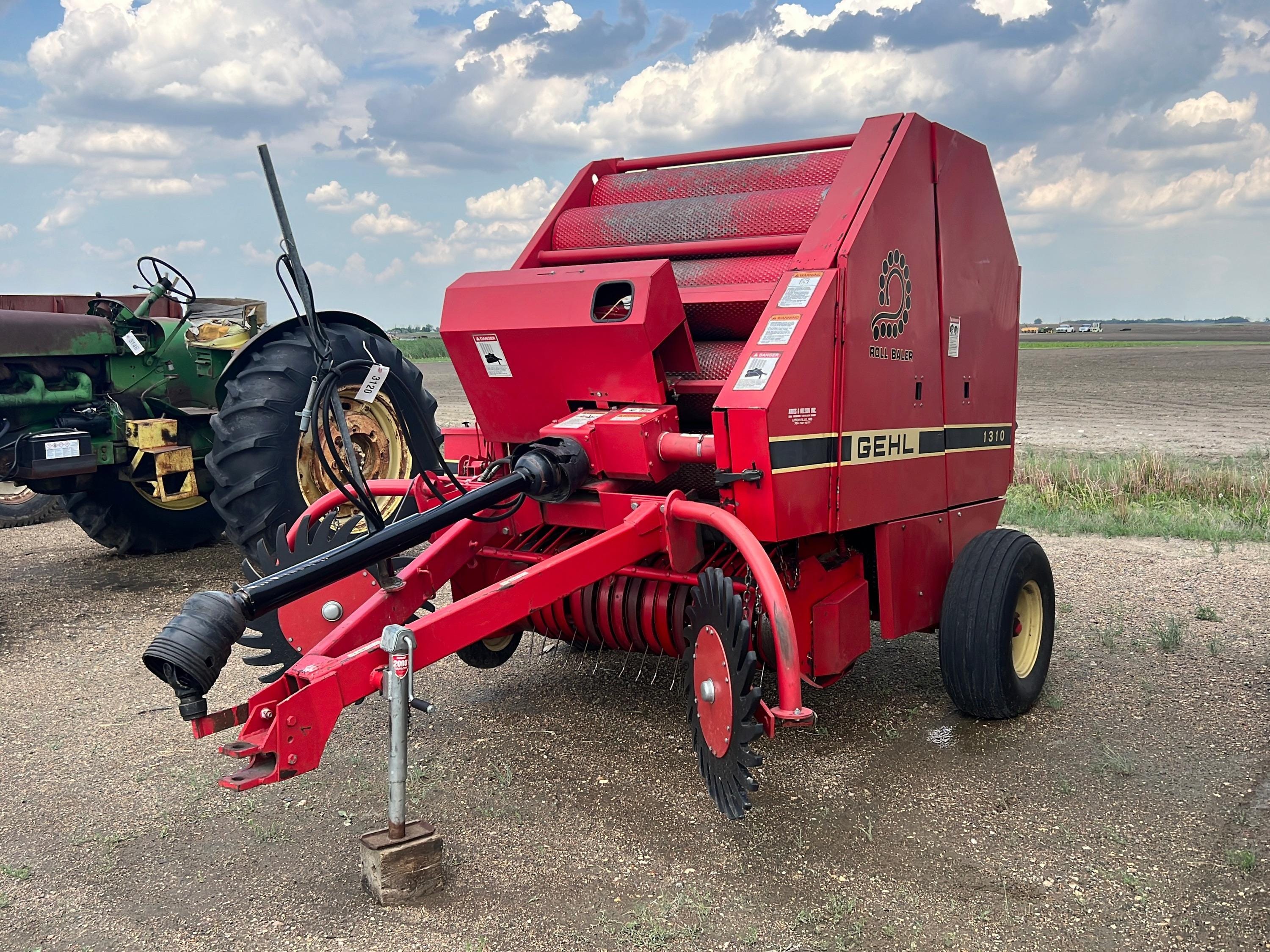 Main image Gehl 1310