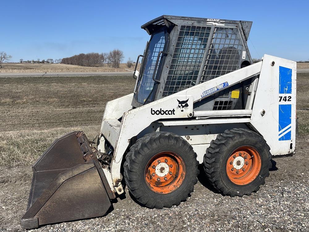 Main image Bobcat 742