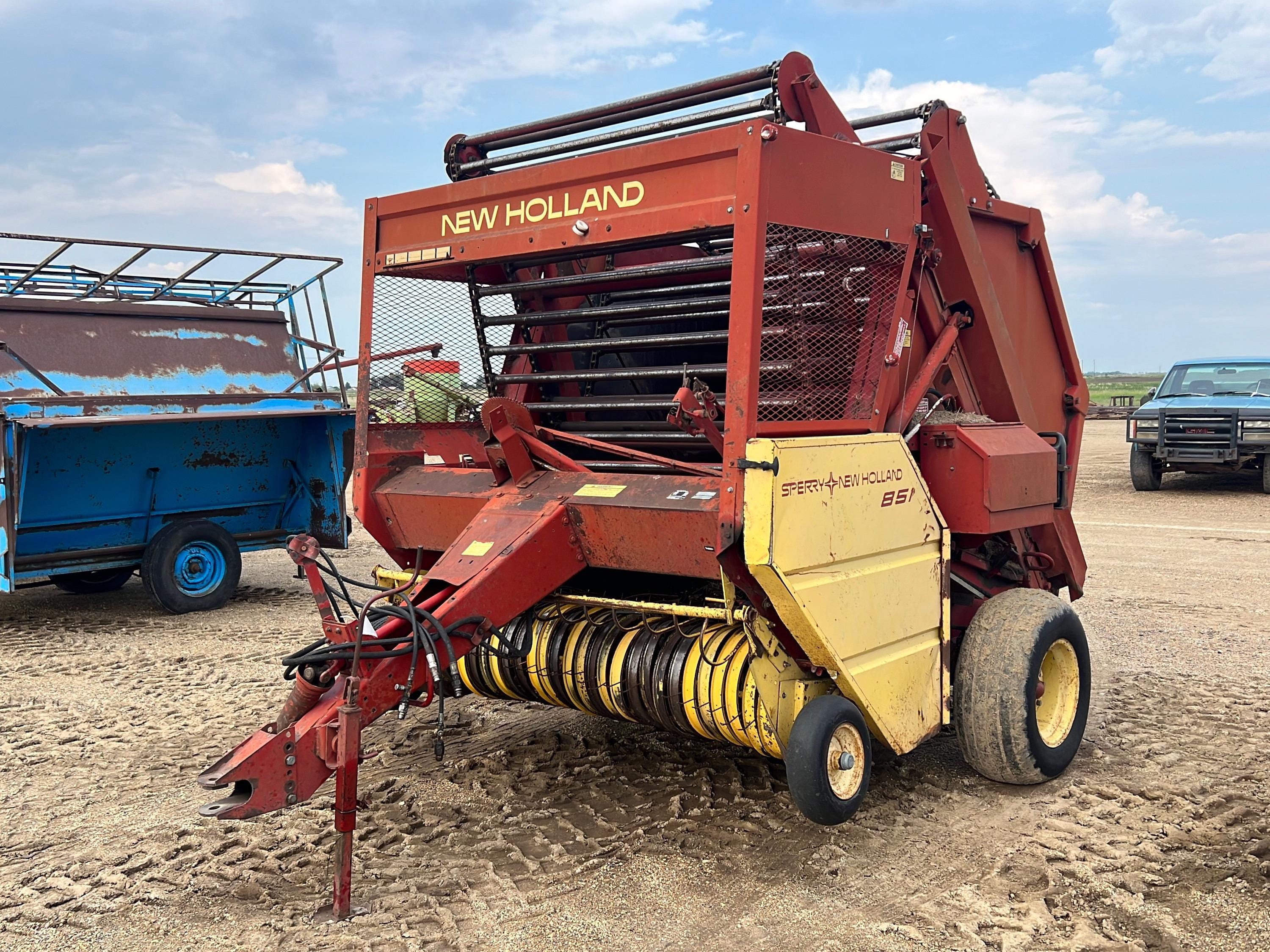 Main image New Holland 851