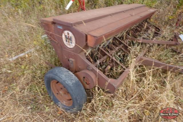 Image of International Harvester 10 equipment image 2