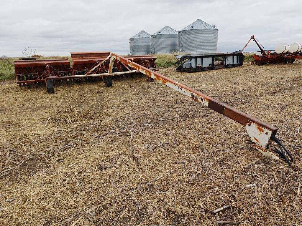 Image of International Harvester 100 Primary image