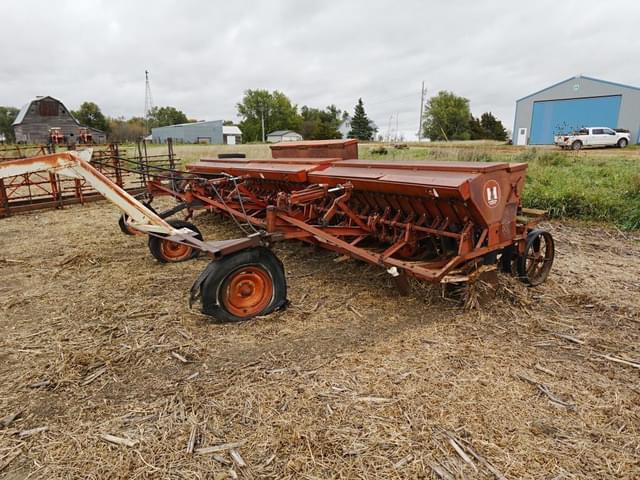 Image of International Harvester 100 equipment image 1