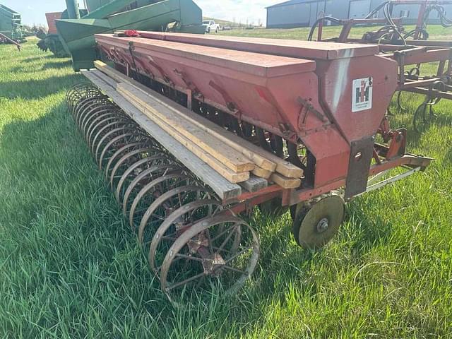 Image of International Harvester 100 equipment image 1