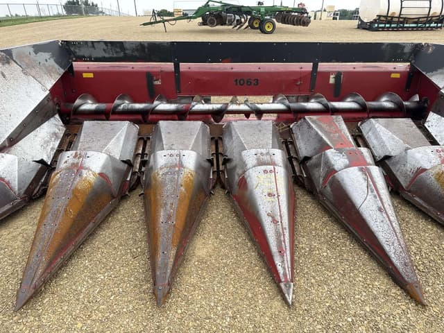 Image of International Harvester 1063 equipment image 3