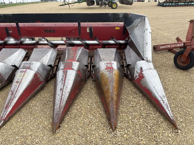 Image of International Harvester 1063 equipment image 2