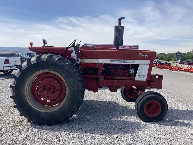 Image of International Harvester 1066 equipment image 1