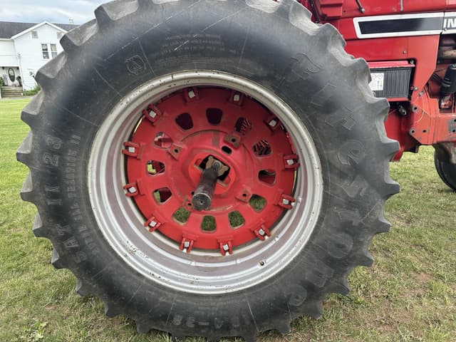 Image of International Harvester 1066 equipment image 4