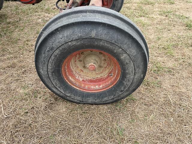 Image of International Harvester 1066 equipment image 3