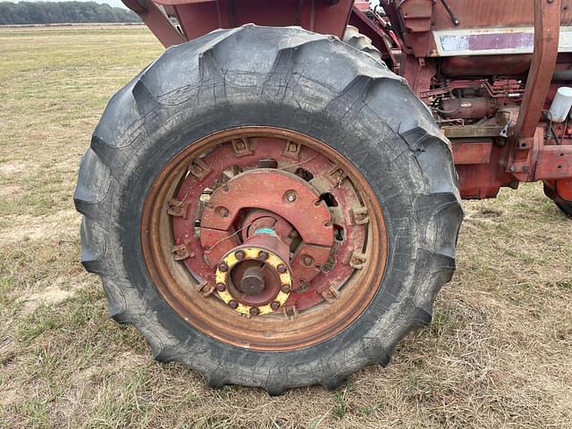 Image of International Harvester 1066 equipment image 4