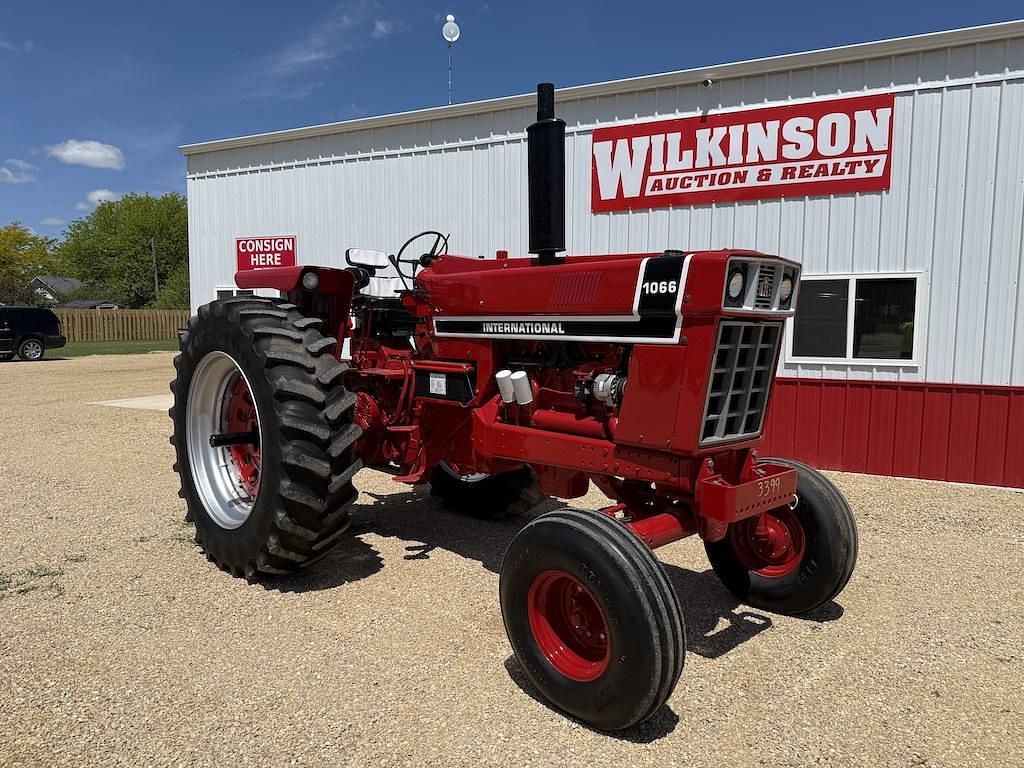 Image of International Harvester 1066 Primary image