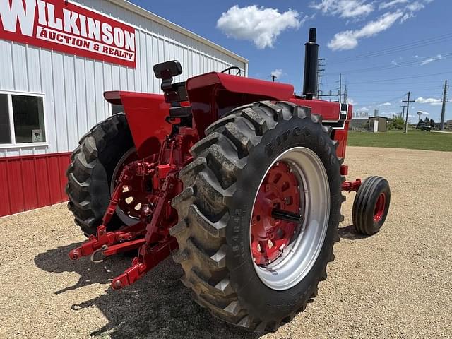 Image of International Harvester 1066 equipment image 1