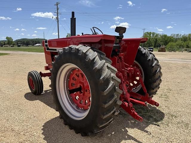 Image of International Harvester 1066 equipment image 4
