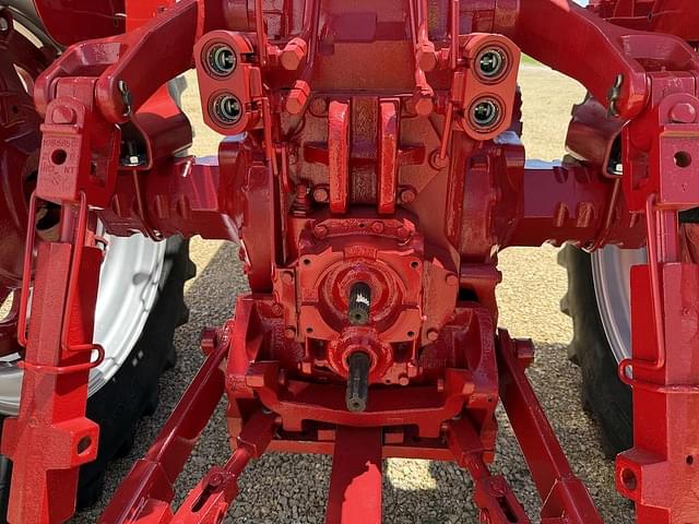 Image of International Harvester 1066 equipment image 3