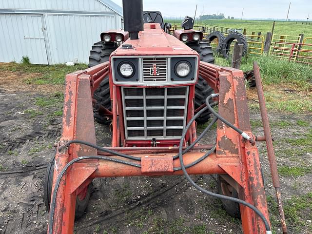 Image of International Harvester 1066 equipment image 2