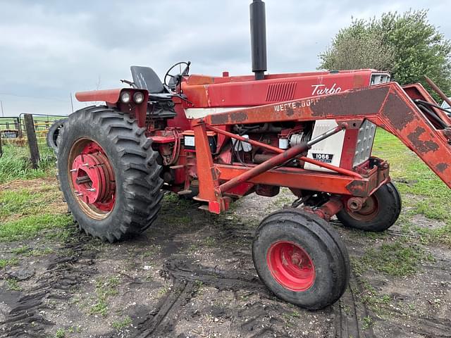 Image of International Harvester 1066 equipment image 3