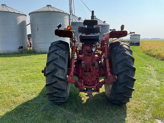 Image of International Harvester 1066 equipment image 4