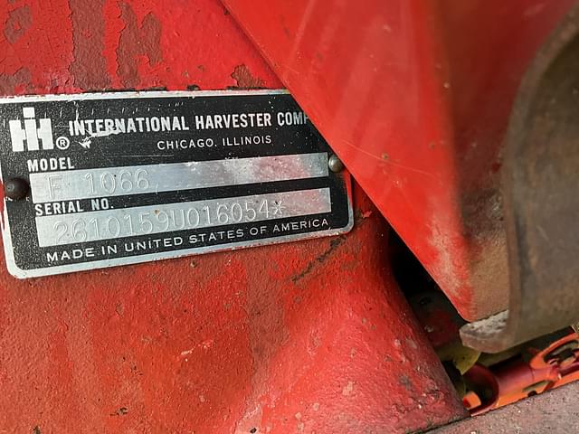 Image of International Harvester 1066 equipment image 2