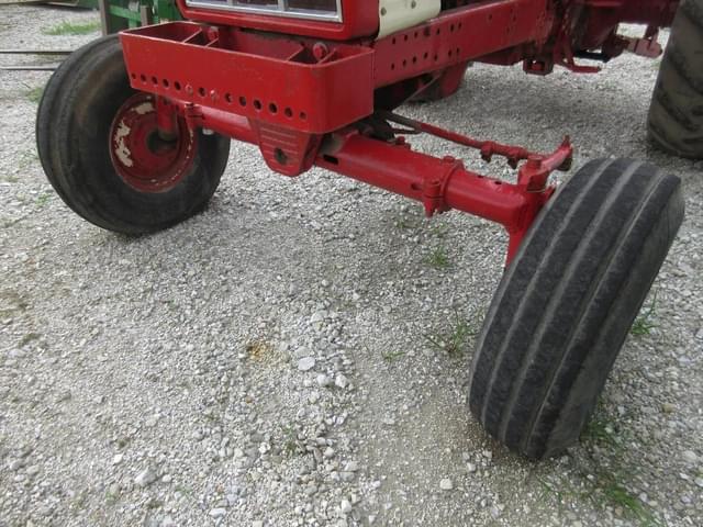 Image of International Harvester 1066 equipment image 2