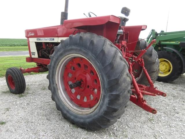 Image of International Harvester 1066 equipment image 3