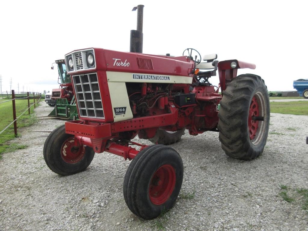 Image of International Harvester 1066 Primary image
