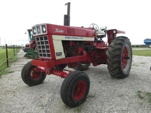 International Harvester 1066 Image