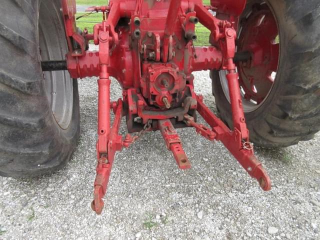 Image of International Harvester 1066 equipment image 4