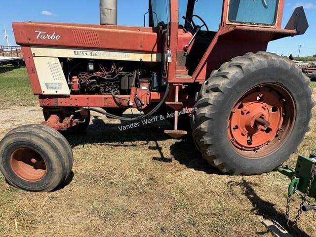 Image of International Harvester 1066 equipment image 1