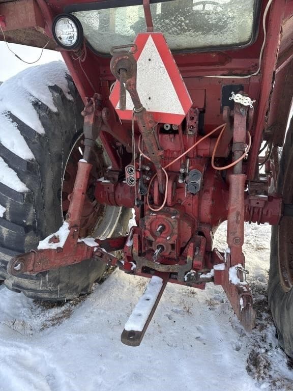 Image of International Harvester 1066 equipment image 4