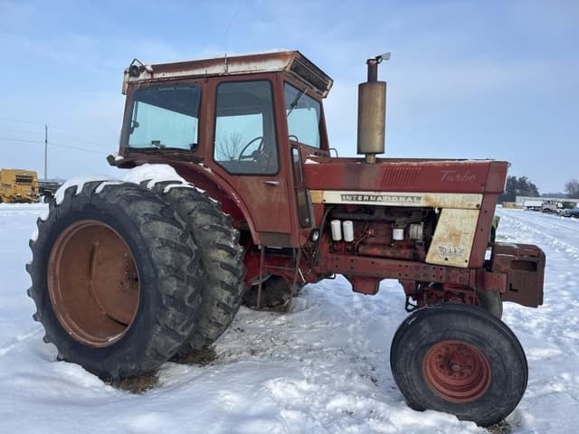 Image of International Harvester 1066 equipment image 2