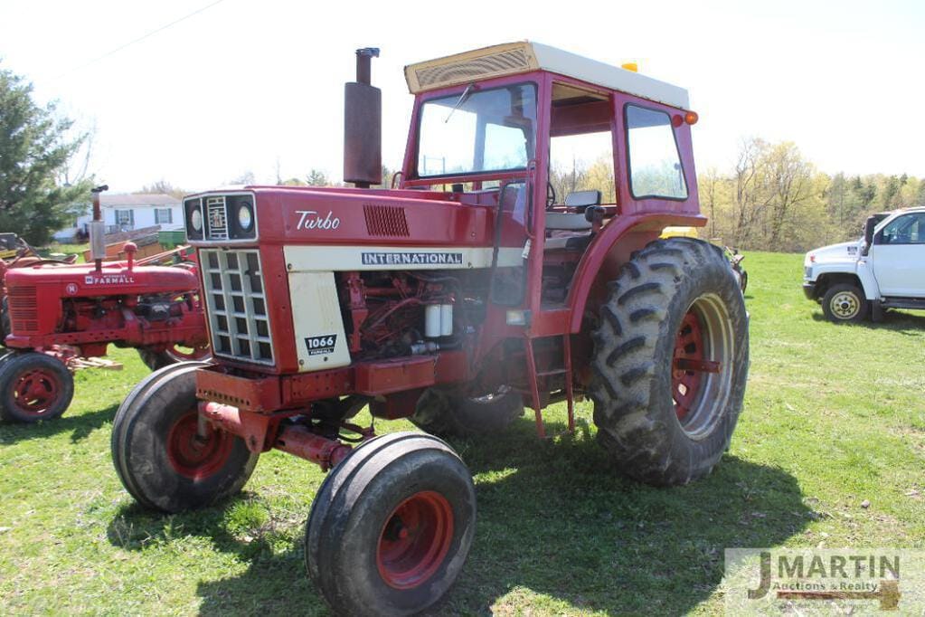 Main image International Harvester 1066