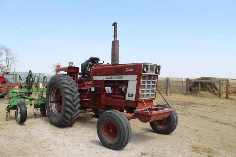 Main image International Harvester 1066 0