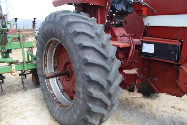Thumbnail image International Harvester 1066 6