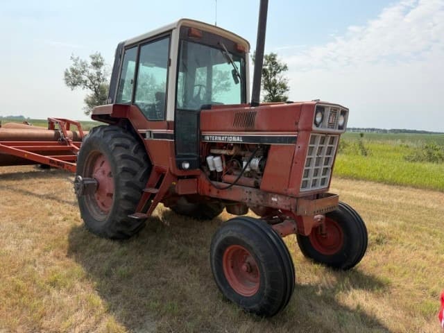 Image of International Harvester 1086 equipment image 1