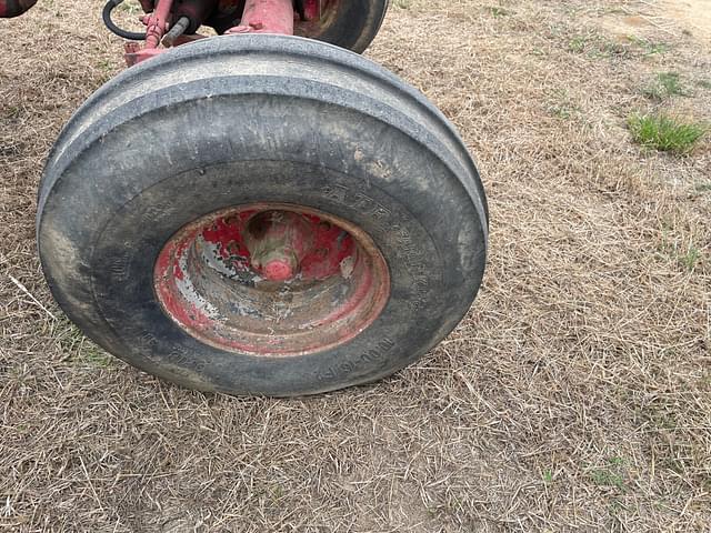 Image of International Harvester 1086 equipment image 3