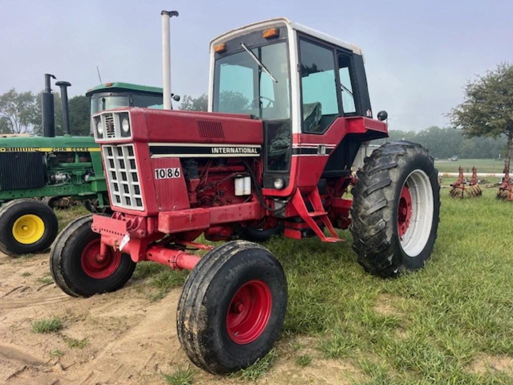 Main image International Harvester 1086