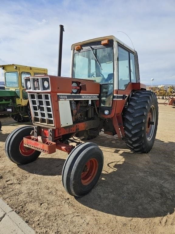 International Harvester 1086 Equipment Image0