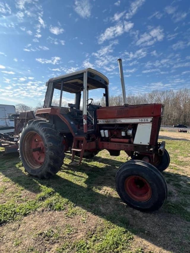 Image of International Harvester 1086 equipment image 1