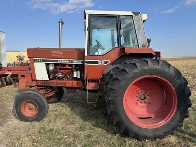 Image of International Harvester 1086 equipment image 1