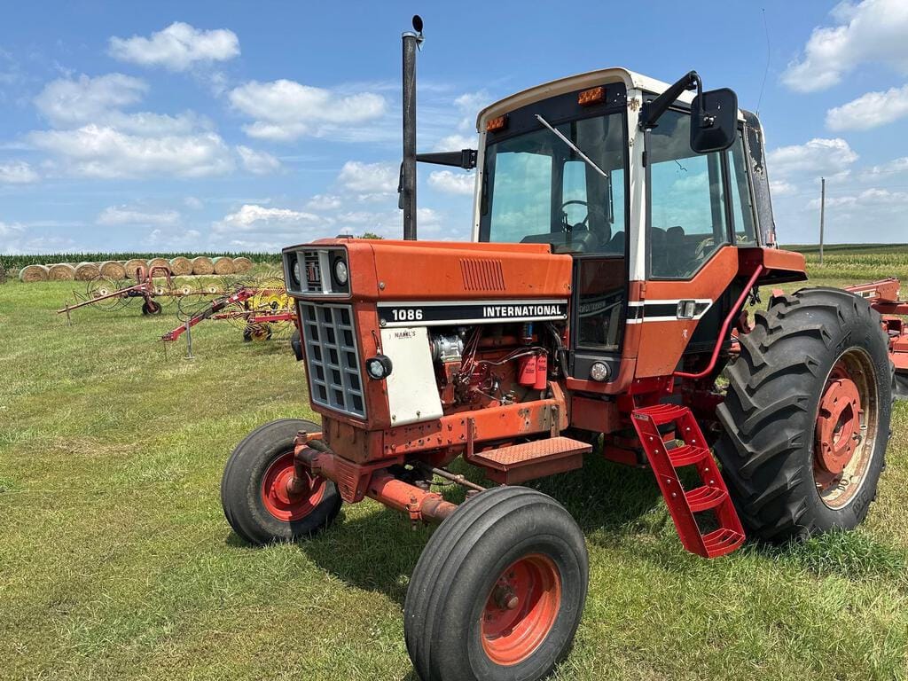 Main image International Harvester 1086