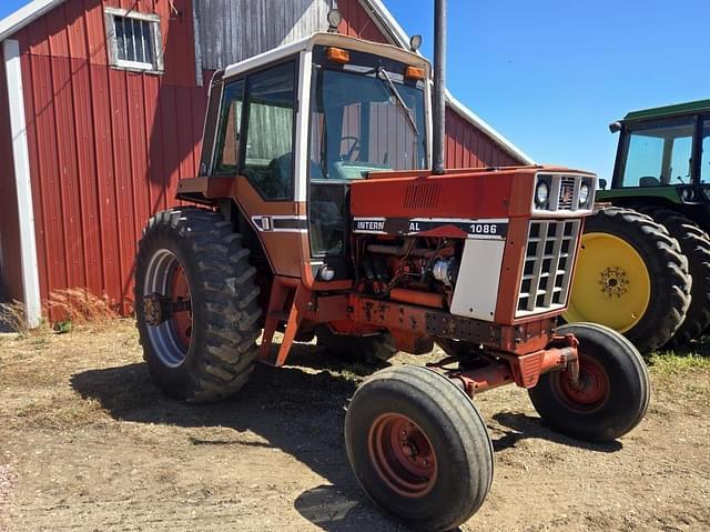 Image of International Harvester 1086 equipment image 2