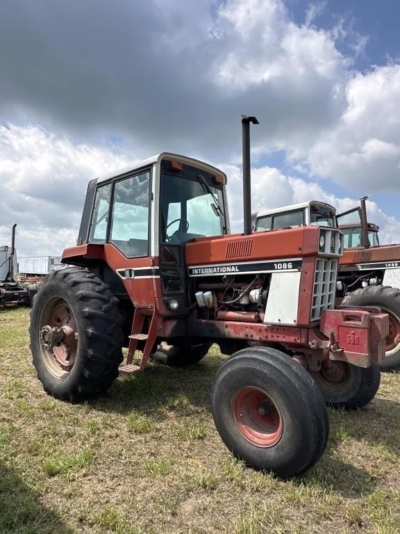 International Harvester 1086 Equipment Image0