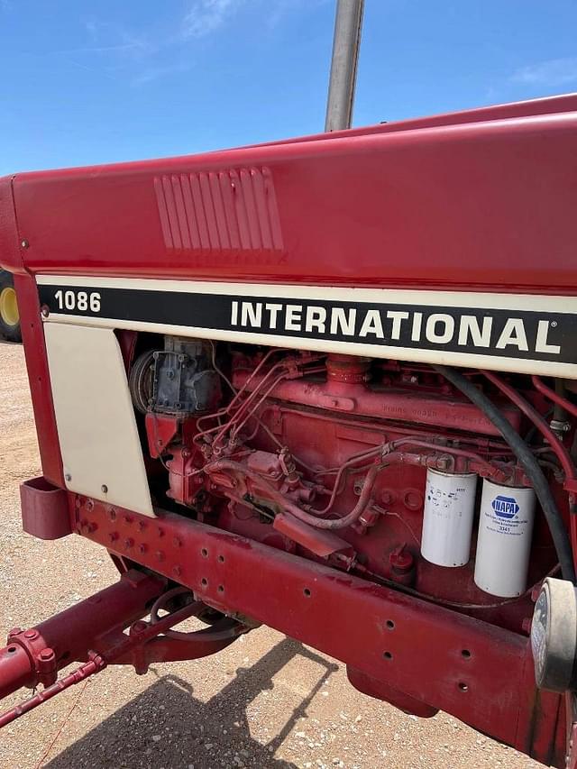 Image of International Harvester 1086 equipment image 4