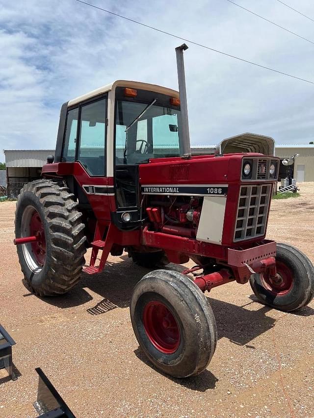 Image of International Harvester 1086 equipment image 2