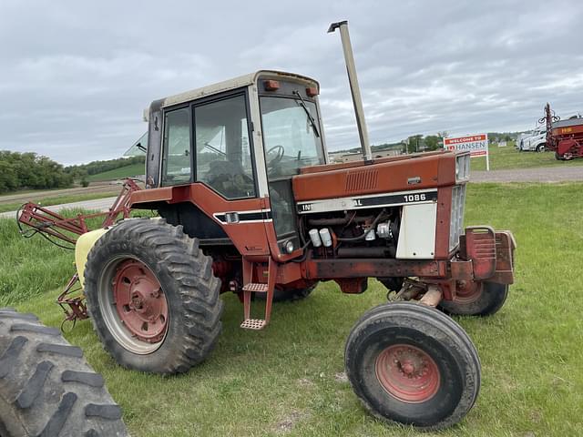 Image of International Harvester 1086 equipment image 3